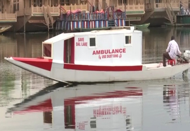 In Srinagar’s Dal Lake, Shikara turned into floating ambulance for Covid patients (VIDEO)