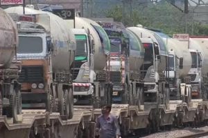Delhi gets 225 tonnes of LMO, special oxygen express arrives from Gujarat (PICs)