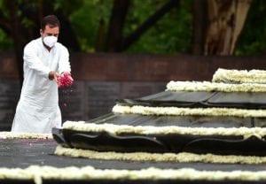 Rahul Gandhi pays floral tribute to former PM and father Rajiv Gandhi on his death anniversary