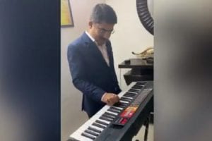 Old VIDEO of Rohit Sardana playing piano brilliantly on Twitter, fans & followers overwhelmed with emotion