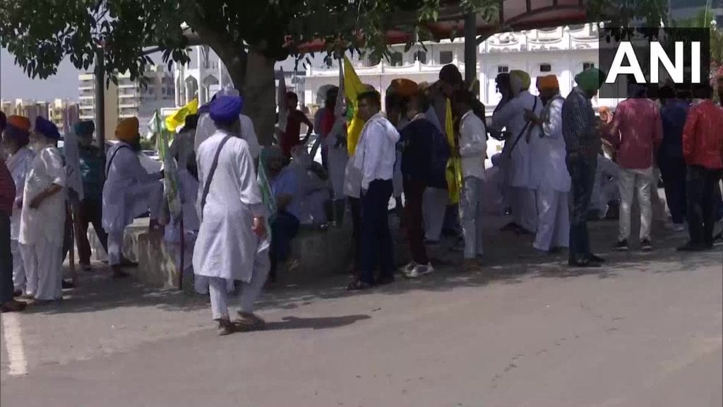 Farmers Protest Live Updates: Large number of farmers in Panchkula march towards Governor's residence in Chandigarh