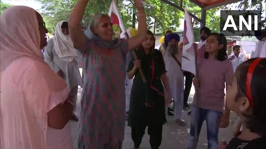 Farmers Protest Live Updates: Large number of farmers in Panchkula march towards Governor's residence in Chandigarh