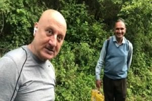 Anupam Kher heartbroken by a man from Himachal who failed to recognize him; video goes Viral