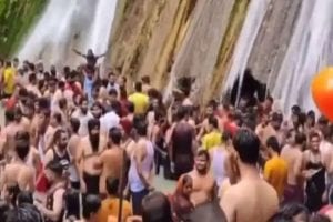 Hill stations turning hotbed for Covid surge! VIDEO of tourists thronging Mussoorie’s Kempty go viral