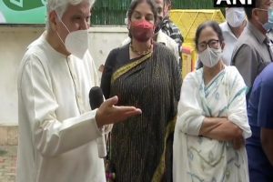 Javed Akhtar, Shabana Azmi meet Mamata Banerjee in Delhi; say ‘India needs change’