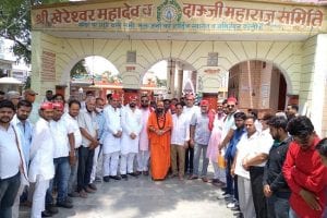 Muslim leader’s name in UP temple irks right wing outfit, latter dismantles water cooler foundation stone