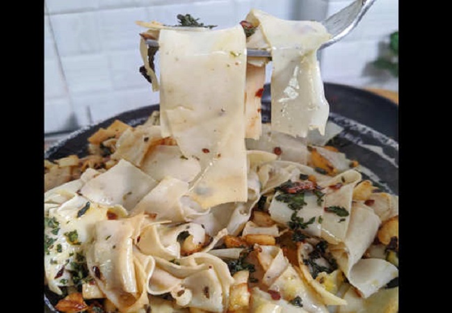 Chef gives ‘papad’ twist to Italian Pasta, Netizens calls it ‘AMAZING’ (Video)
