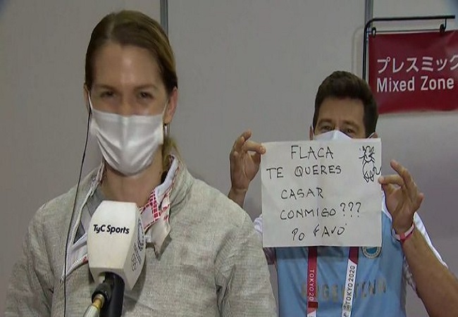Tokyo Olympics: Coach proposes to Argentina Fencer on LIVE TV, Watch VIDEO