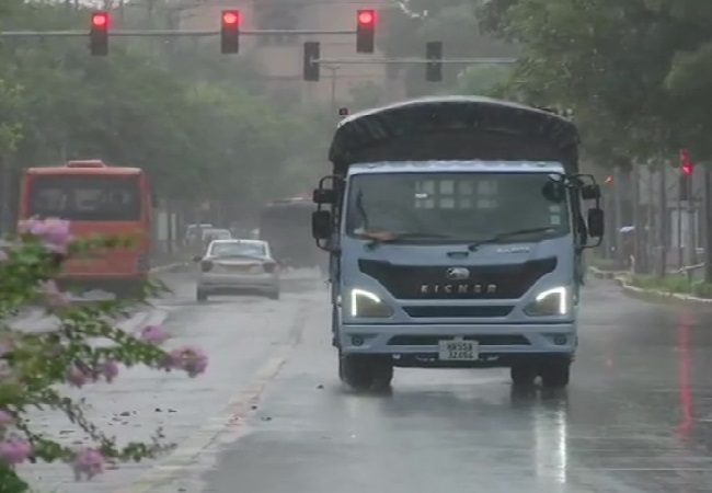 Monsoon arrives in Delhi, some parts witnesses heavy showers