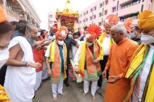 Rath Yatra begins at Ahmedabad’s Jagannath Temple, Gujarat CM offers prayers