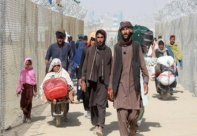 Not just Kabul airport, thousands gather at Pakistan border to flee Afghanistan (VIDEO)