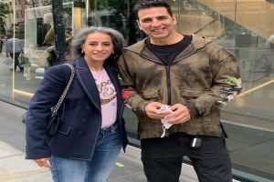 Akshay Kumar spotted posing with a fan in London; Pics go viral