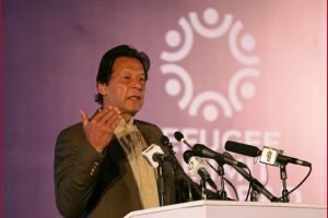 Pakistan PM Imran Khan says ‘India’s population is 1 billion 300 crores’ gets trolled (Video)