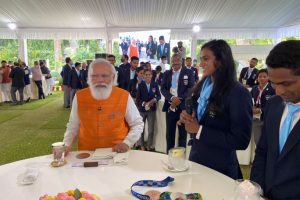 PM Modi fulfils promise, has ice-cream with PV Sindhu