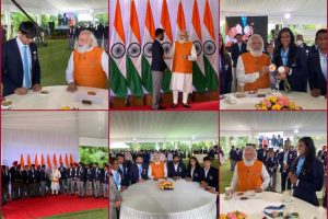 PM Modi meets Indian Olympic contingent over breakfast