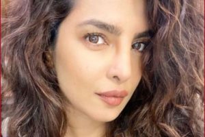 STUNNING! Priyanka Chopra shares new selfie flaunting her gorgeous curls