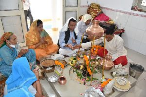 CM Pushkar Dhami worships Lord Shiva, prays for Uttarakhand (PICs)