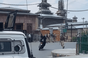 Explosion followed by gunfire near Jamia Masjid in Srinagar, reporter shares 1st hand account of incident