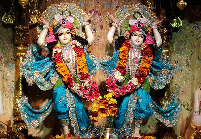 Devotees celebrate Krishna Janmashtami across country