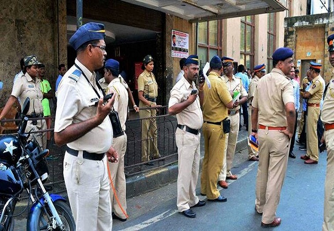 Mumbai: Police receives hoax bomb threat at BIG B’s bungalow, 3 railway stations; 2 detained