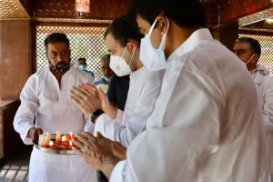 J&K: Rahul Gandhi offers prayers at Mata Kheer Bhawani temple in Ganderbal district