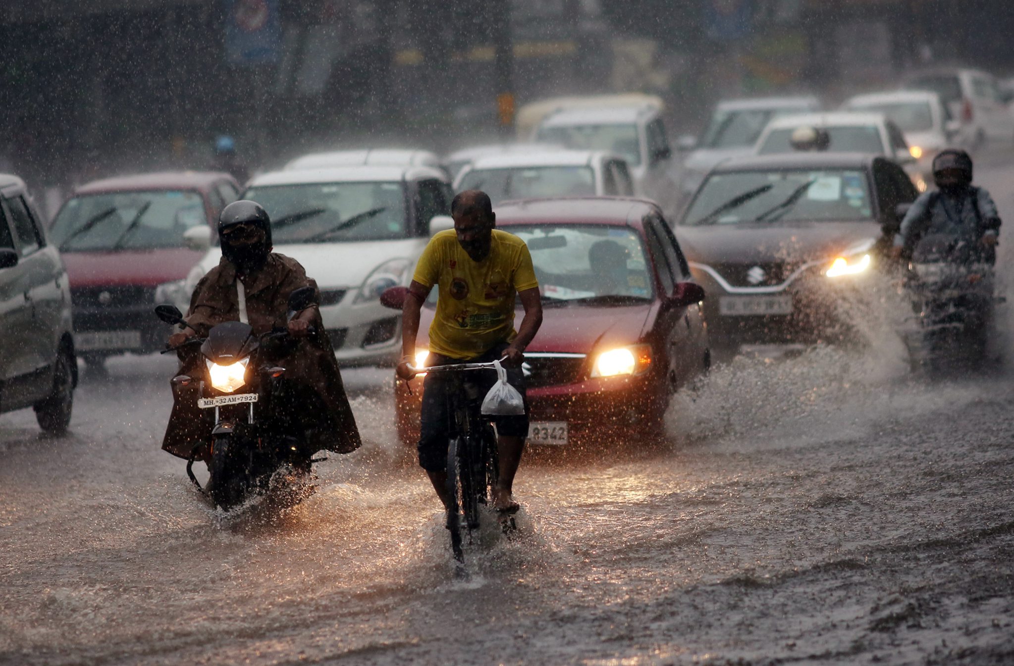 Mercury dips in Delhi as rain, wind return