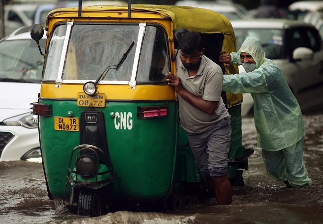 IMD issues orange alert, warns of heavy rainfall in Delhi