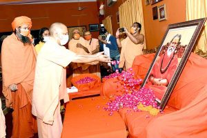 UP CM Yogi Adityanath pays last respects to Mahant Narendra Giri | See Pics