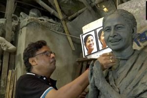 3 committees collaborate to create Durga idol resembling Mamata Banerjee