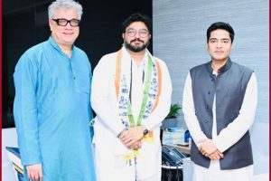 Former Union Minister and ex-BJP MP Babul Supriyo formally joins TMC