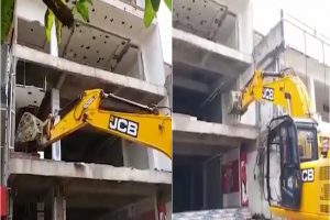 Mafia don Mukhtar Ansari’s close aide punished, his Rs 10 crore shopping mall razed (VIDEO)