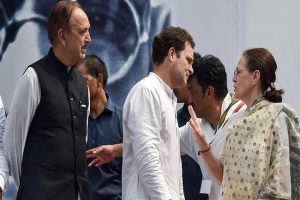 Ghulam Azad, other G-23 leaders to meet Sonia Gandhi, Rahul soon