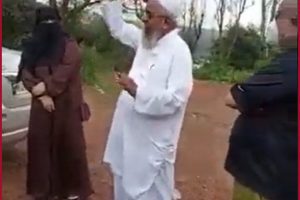 Muslim man singing iconic Mahabharat title track wows netizens; Video goes viral