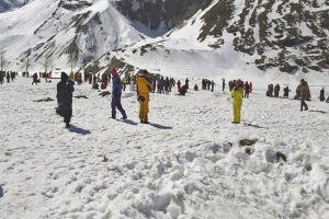 Kashmir witnesses highest-ever tourist footfall in 7 years, festivals planned for Winter season