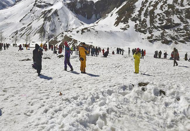 Kashmir witnesses highest-ever tourist footfall in 7 years, festivals planned for Winter season