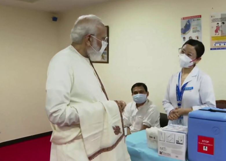 PM Modi interacts with health workers at the vaccination site at RML Hospital