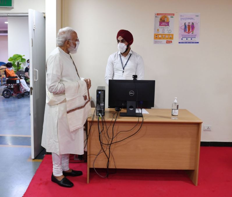 PM Modi interacts with health workers at the vaccination site at RML Hospital