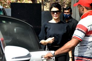 Jacqueline Fernandez offloaded from flight at Mumbai airport due to Look Out Circular against her
