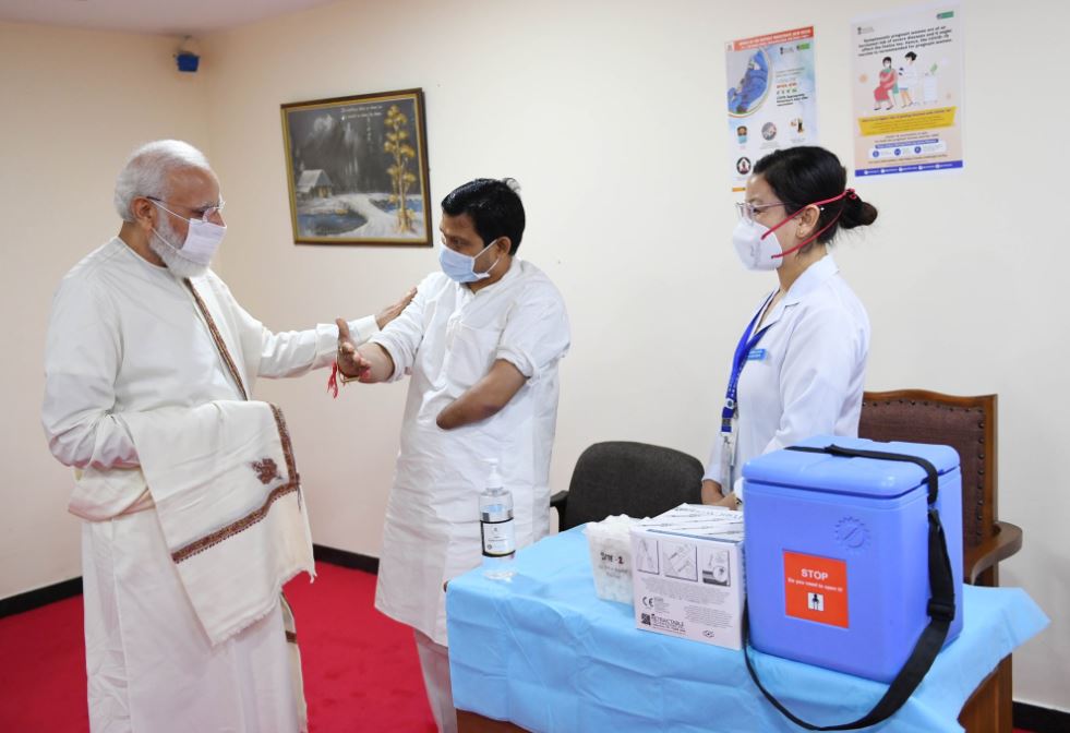 PM Modi interacts with health workers at the vaccination site at RML Hospital