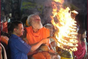 Delhi CM offers prayer at Hanuman Garhi temple in Ayodhya
