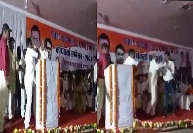 Congress leaders, workers gets into brawl at party workers conference in Chhattisgarh (VIDEO)
