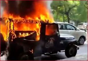 Police vehicle torched outside Akhilesh Yadav’s residence