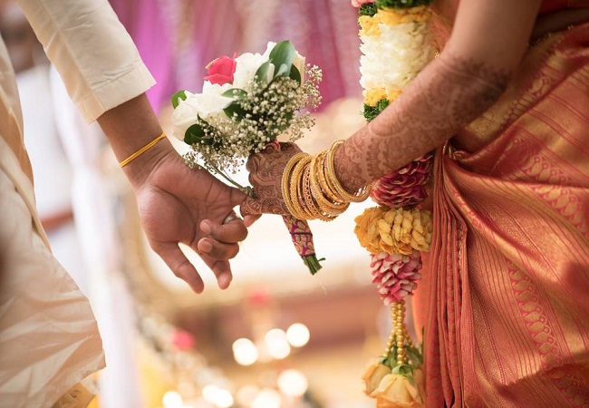 Viral Wedding Turns Disaster Bride And Groom Falls From Swing Video 