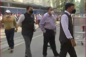 Delhi: Mansukh Mandaviya arrives at AIIMS to meet former PM Manmohan Singh