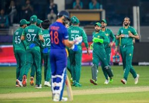 IND vs PAK T20 WC LIVE UPDATES: Shaheen Afridi gets Kohli; Pandya to bat last over
