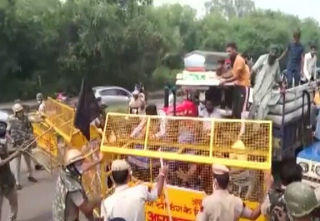 Police baton-charge people protesting over delay in paddy procurement in Haryana's Panchkula