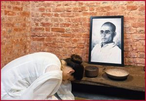 Kangana Ranaut pays tribute to Veer Savarkar by visiting his Kala Pani cell