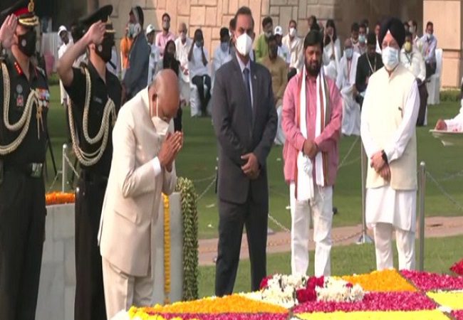 President Kovind, PM Modi lead tributes for Mahatma Gandhi on his 152nd birth anniversary