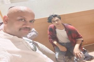 Pune Police issues lookout notice for man in viral selfie with Aryan Khan at NCB office