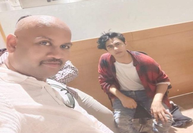 Selfie with SRK's son Aryan from NCB office goes viral; agency clarifies